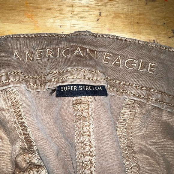 American Eagle Super Stretch Khaki Shorts. - Picture 4 of 4